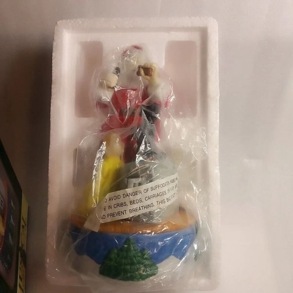 Coca Cola Santa Musical Town Square Collection - Picture 3 of 3